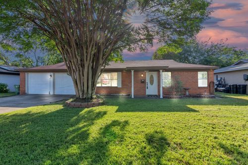 3510 Reeves St, North Richland Hills, TX, 76117-3338 | Card Image