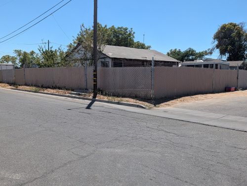 3207 W Lansing Way, Fresno, CA, 93722-4917 | Card Image