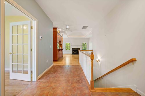 123 Spruce Ln, New London, NH, 03257-5481 | Card Image