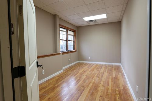 suite-1-15173 North Road, Fenton Charter Township, MI, 48430 | Card Image