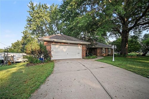 420 Glendale Rd, Liberty, MO, 64068-2812 | Card Image
