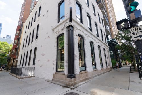 3b-77 W Chestnut St, Chicago, IL, 60610-3301 | Card Image