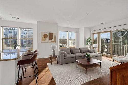 3210-3 Repton Cir, Watertown, MA, 02472 | Card Image