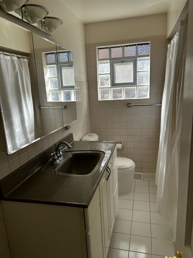 8001 45 Th St, House other with 3 bedrooms, 2 bathrooms and 2 parking in Lyons IL | Image 10