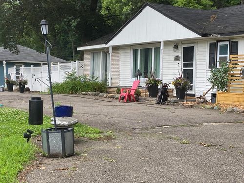 22333 Leewright Ave, Southfield, MI, 48033-3963 | Card Image