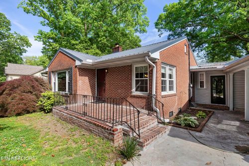 610 S Charles G Seivers Blvd, Clinton, TN, 37716 | Card Image