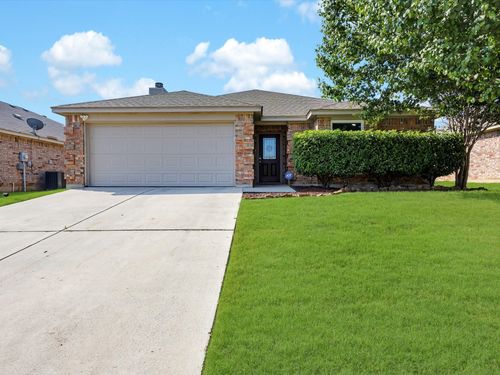 653 Fossil Wood Dr, Saginaw, TX, 76179-6356 | Card Image