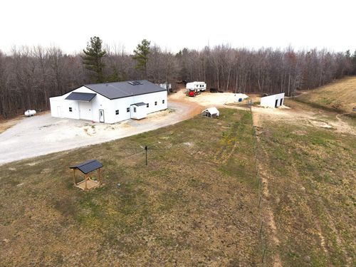 5132 Sulphur Creek Rd, Big Sandy, TN, 38221-4350 | Card Image