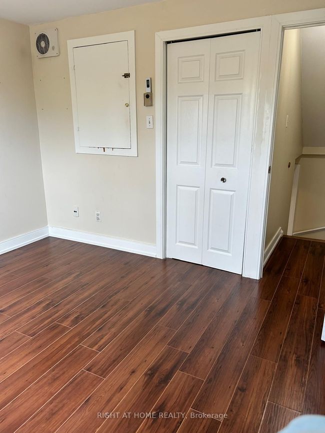 2 - 1666 Queen St E, Condo with 3 bedrooms, 2 bathrooms and 1 parking in Toronto ON | Image 18