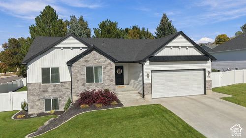 713 E 450 S, Smithfield, UT, 84335-2563 | Card Image