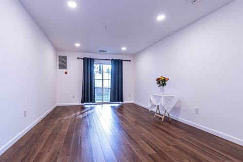 65 Fordway Ext, Derry, NH, 03038-7286 | Card Image