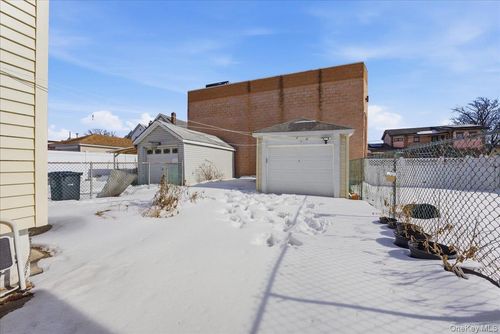 13041 120th St, South Ozone Park, NY, 11420-2701 | Card Image