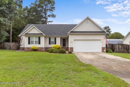 231 English Walnut Dr, Richlands, NC, 28574-8274 | Card Image