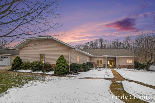 8079 Pigeon Creek Dr, West Olive, MI, 49460-8609 | Card Image