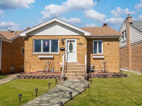 9020 W 22nd Pl, North Riverside, IL, 60546-1021 | Card Image