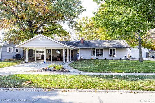 1066 Virginia Ave, Marysville, MI, 48040-1582 | Card Image