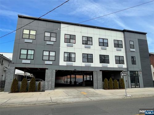 51 E Main St, Bergenfield, NJ, 07621-2121 | Card Image