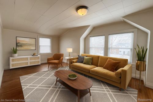 598 Notre Dame St, Grosse Pointe, MI, 48230-1523 | Card Image