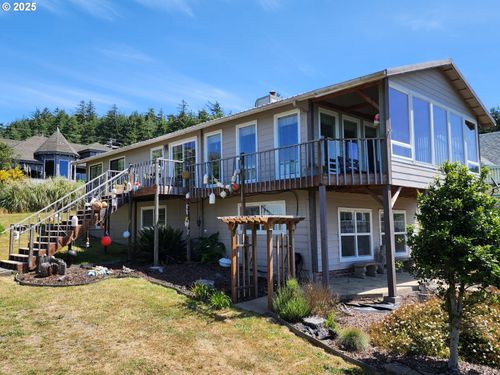 220 8th St, Port Orford, OR, 97465-8615 | Card Image