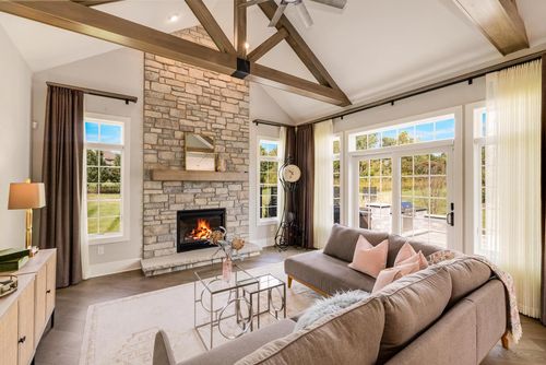 67w-11553 N Creekside Court, MEQUON, WI, 53092 | Card Image