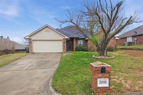 2010 Huntington Rd, Midwest City, OK, 73130-8212 | Card Image