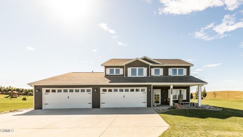 2721 Nicklaus Dr, Bismarck, ND, 58503-8574 | Card Image