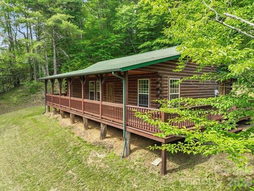 439 Upper Pig Pen Rd, Green Mountain, NC, 28740-6315 | Card Image