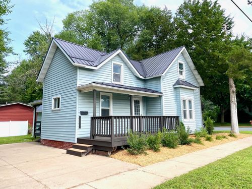 921 14th Ave E, Menomonie, WI, 54751-3454 | Card Image