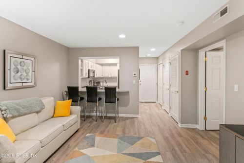 818-351 Pemberwick Rd, Greenwich, CT, 06831-4281 | Card Image