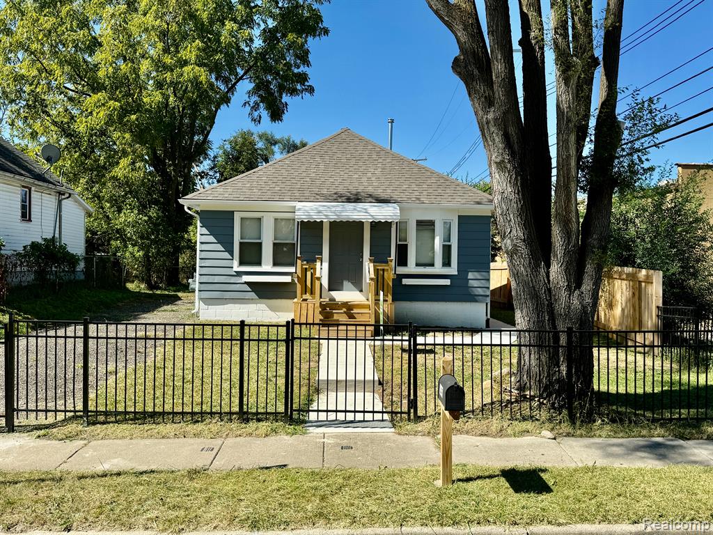Russell St, Pontiac, MI 48342 #1