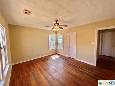 1309 E Loma Vista Avenue, House other with 3 bedrooms, 1 bathrooms and null parking in Victoria TX | Image 3