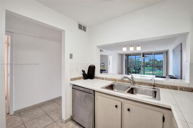 APT-304 - 1911 Sabal Palm Dr, Condo with 2 bedrooms, 2 bathrooms and null parking in Davie FL | Image 6