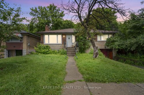 195 Senlac Rd, North York, ON, M2R1P3 | Card Image