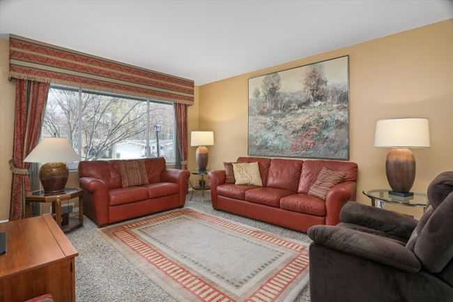 Living Room | Image 9
