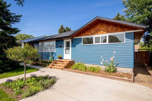 4912 43 St, Innisfail, AB, T4G1M6 | Card Image