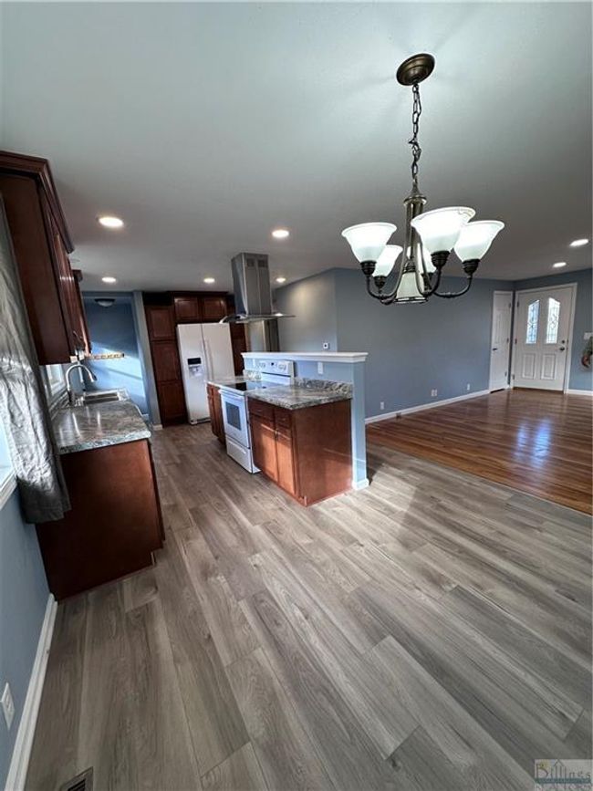 807 10 Th Ave N, House other with 3 bedrooms, 3 bathrooms and null parking in Glasgow MT | Image 9