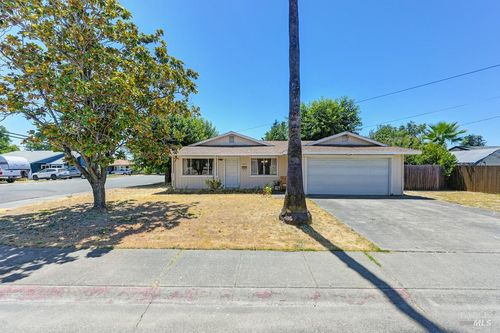 505 W H St, Dixon, CA, 95620-2307 | Card Image