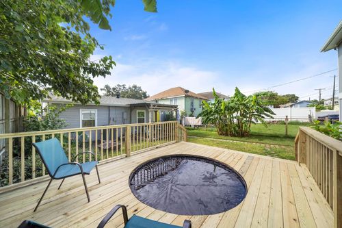 3330 Avenue O 1/2, Galveston, TX, 77550-6749 | Card Image