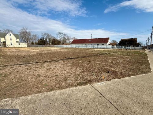 82 E Bay Ave, MANAHAWKIN, NJ, 08050-3103 | Card Image