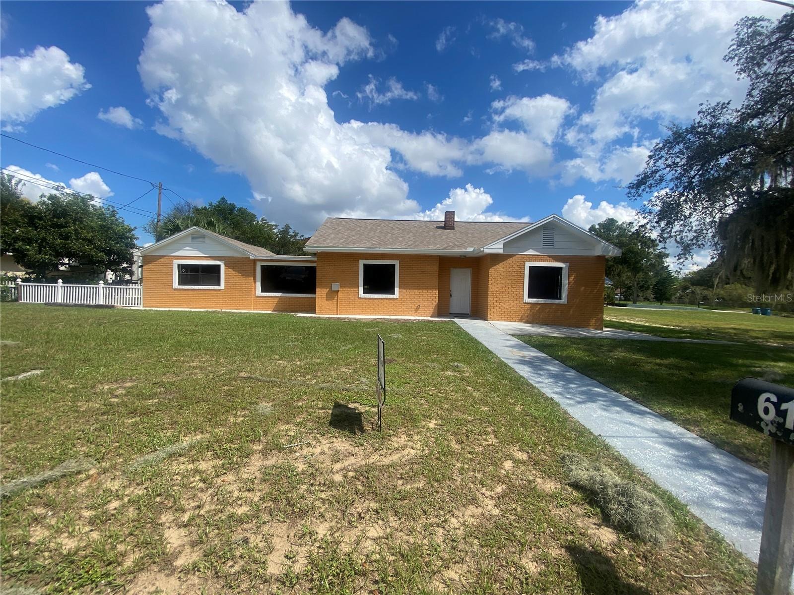 10th St, Lake Wales, FL 33853
