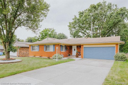 5158 Spinning Wheel Drive, Grand Blanc Twp, MI, 48439 | Card Image