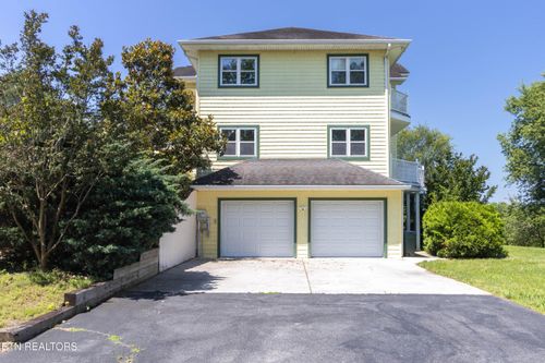 2084 Allenridge Dr, Sevierville, TN, 37876-2104 | Card Image