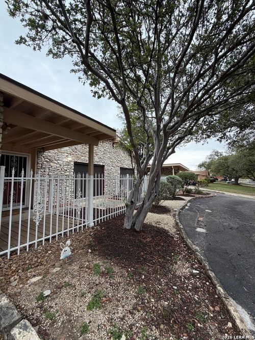 119 Sunnyland Dr, San Antonio, TX, 78228-2916 | Card Image