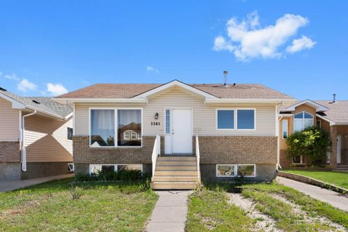 2385 Hatcher Dr Ne, Medicine Hat, AB, T1C1X5 | Card Image