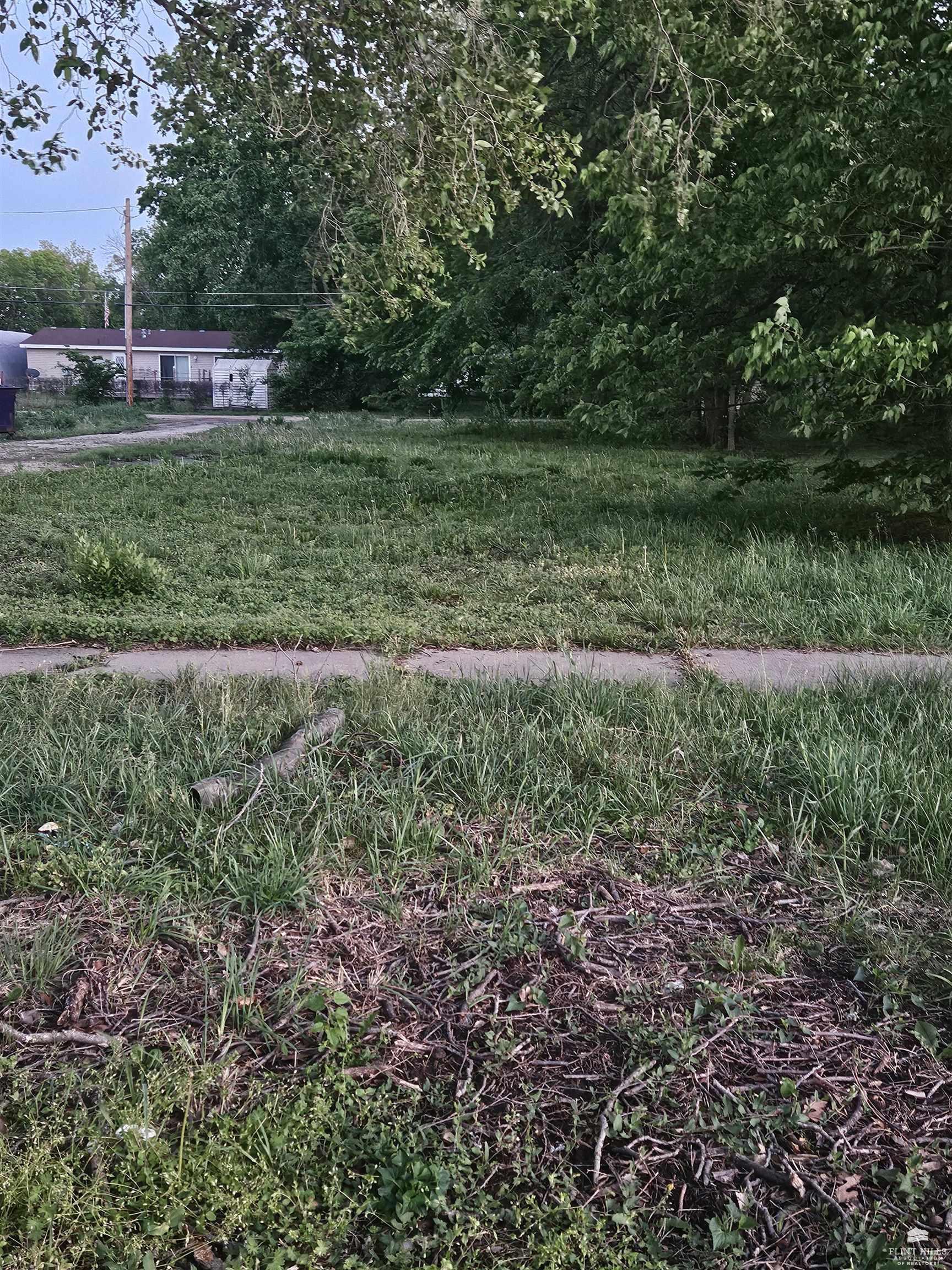 Land in Junction City 3