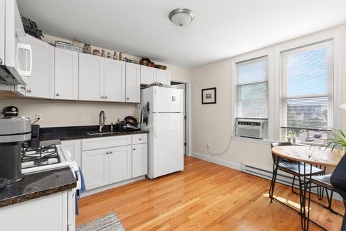 apt-5-220 Middlesex Ave, Medford, MA, 02155-5000 | Card Image