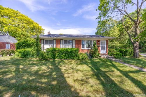 939 S Wildwood St, Westland, MI, 48186-4558 | Card Image