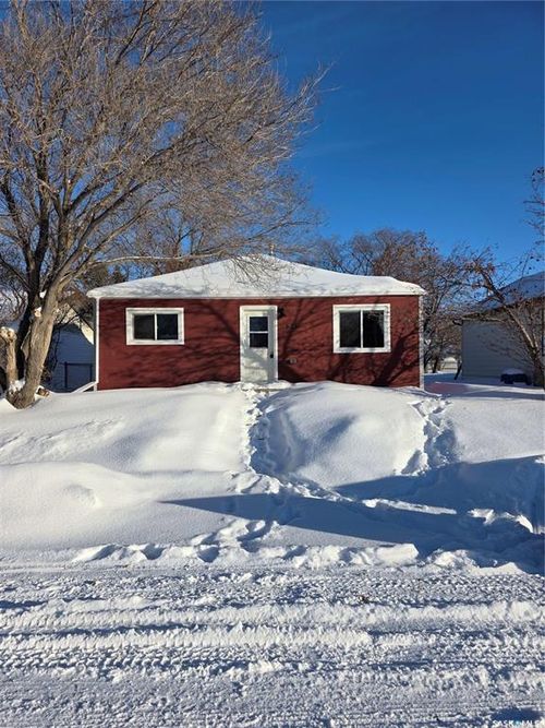 623 St Mary St, Esterhazy, SK, S0A0X0 | Card Image