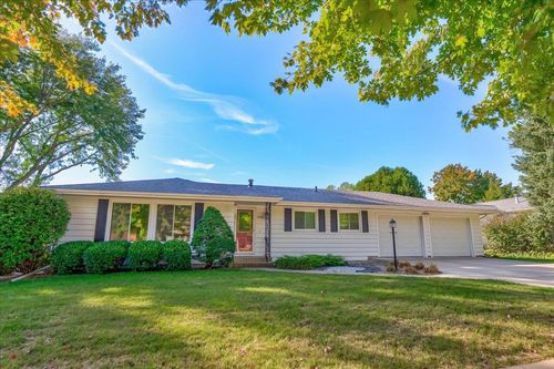 308 7th St, Waunakee, WI, 53597-1628 | Card Image