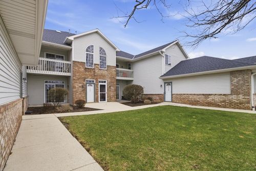 4754 W Maple Leaf Circle, Greenfield, WI, 53220 | Card Image
